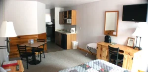 Kitchenette w/Queen and Cot